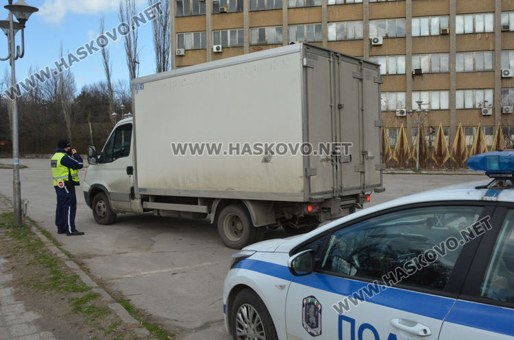 Полицейска акция спипа камион с прекратена регистрация край Баните