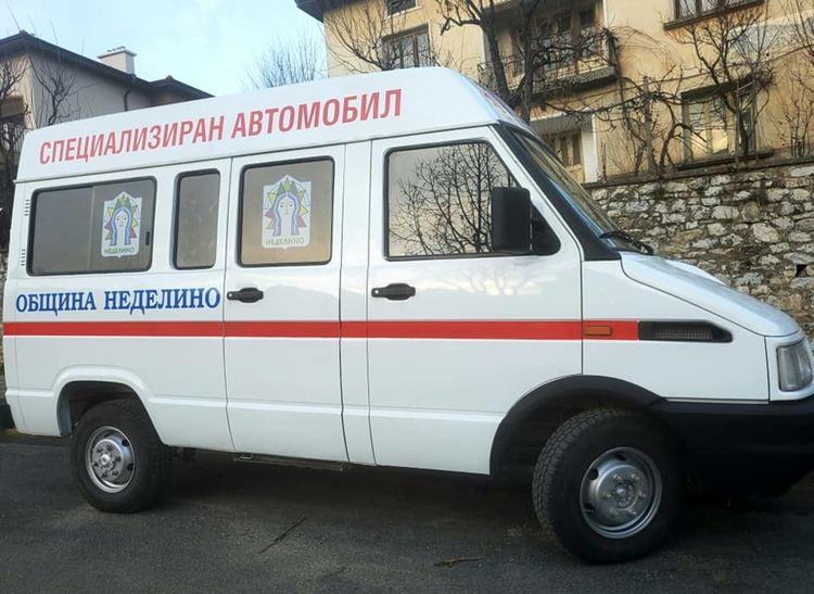 Специализиран автомобил-линейка получи община Неделино