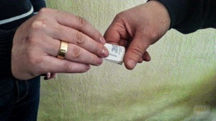 39-годишен се опита да подкупи димитровградски полицаи