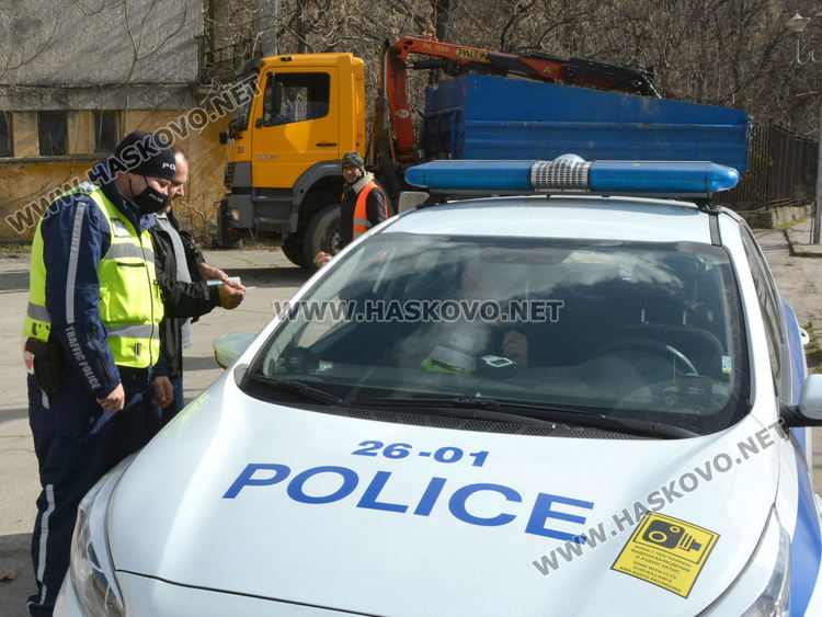 Полицейска акция спипа камион с прекратена регистрация край Баните