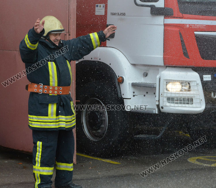В Хасково ритуално изкъпаха пожарникар с 38 г. служба