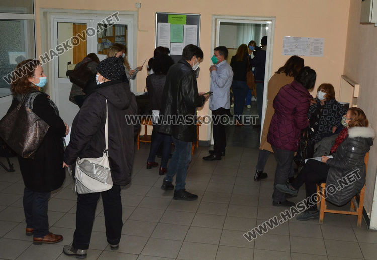 Директорът на езиковата гимназия в Хасково след ваксинацията: Да си върнем нормалния живот и нивото на образование