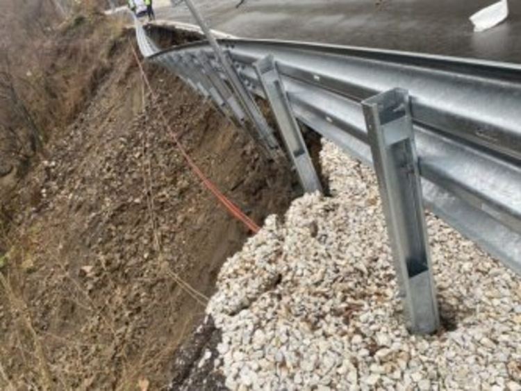 Ограничава се движението на превозните средства над 3,5 т по пътя Кричим - Михалково