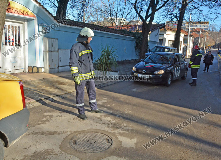 Викнаха пожарната заради мирис на газ от шахта