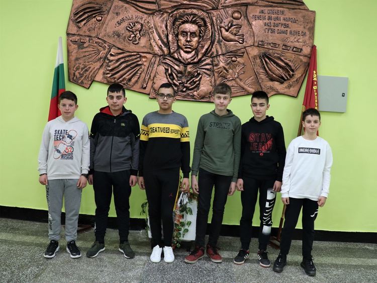 Деца от Ардино намериха дебитна карта и я предадоха в полицията