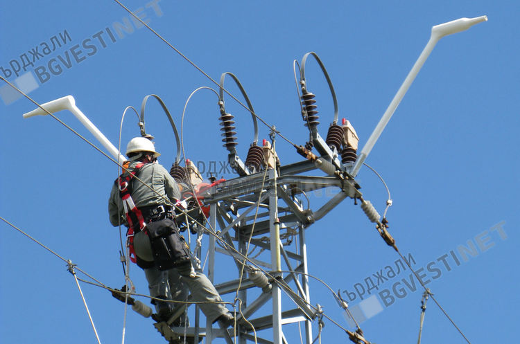 100 км/ч достигнаха вчерашните пориви на вятъра в Кърджали, села останаха без ток