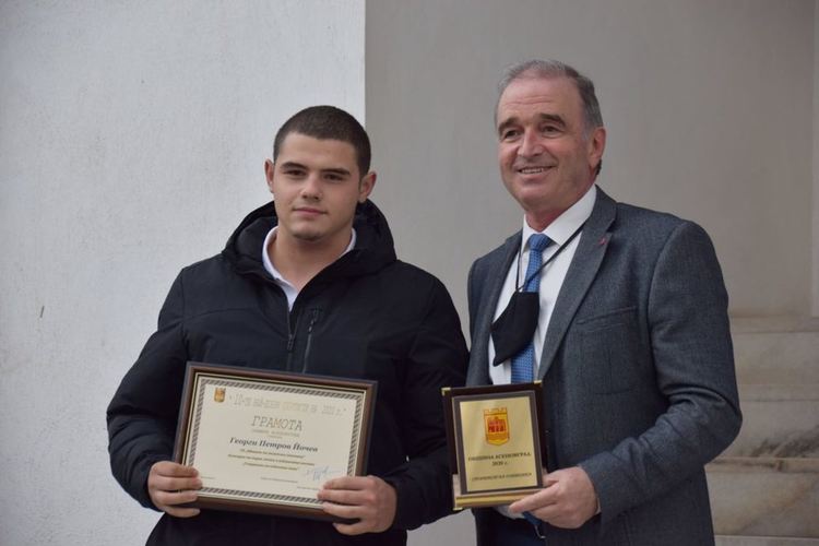 Наградиха победителите в класацията "Спортист на годината" в Асеновград 