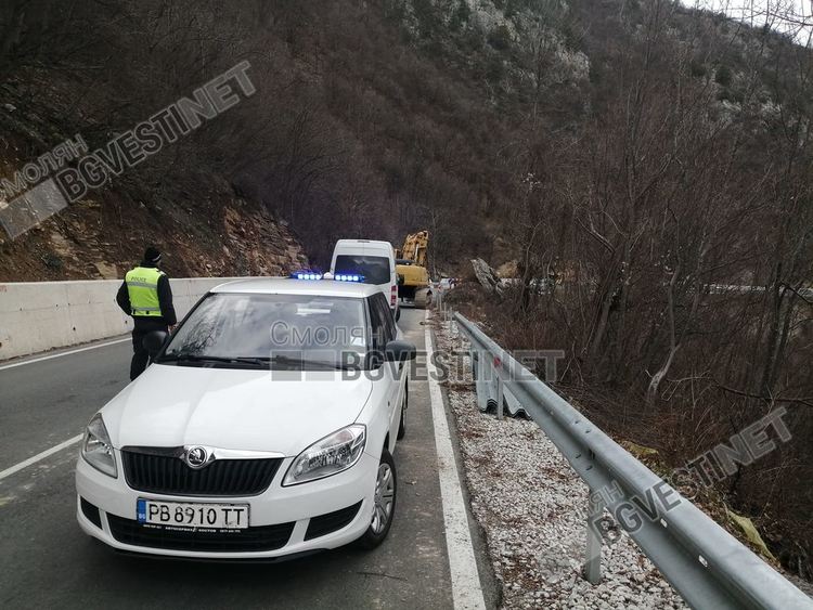 Целият товарен трафик от Девин тръгна през Пампорово. Не се знае докога