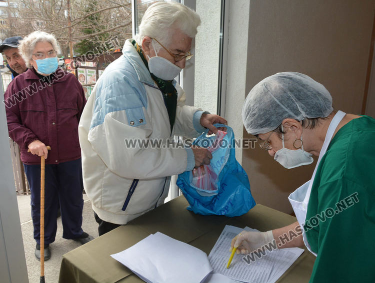 Пиле с ориз и леща за &bdquo;топъл обяд&ldquo; на нуждаещи се в Хасково