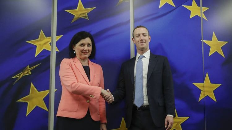 ЕК настоява спешно да се въведе закон за отговорността на интернет платформите