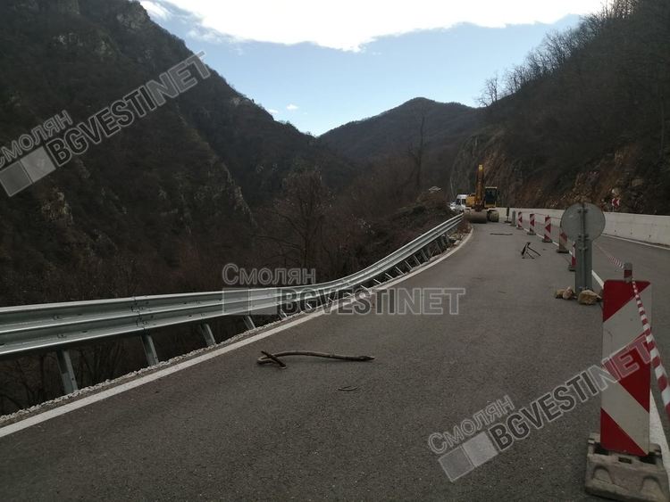 Целият товарен трафик от Девин тръгна през Пампорово. Не се знае докога