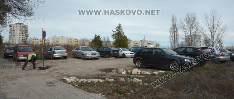 Подготвят терена зад ДНА за реконструирането му в градски парк