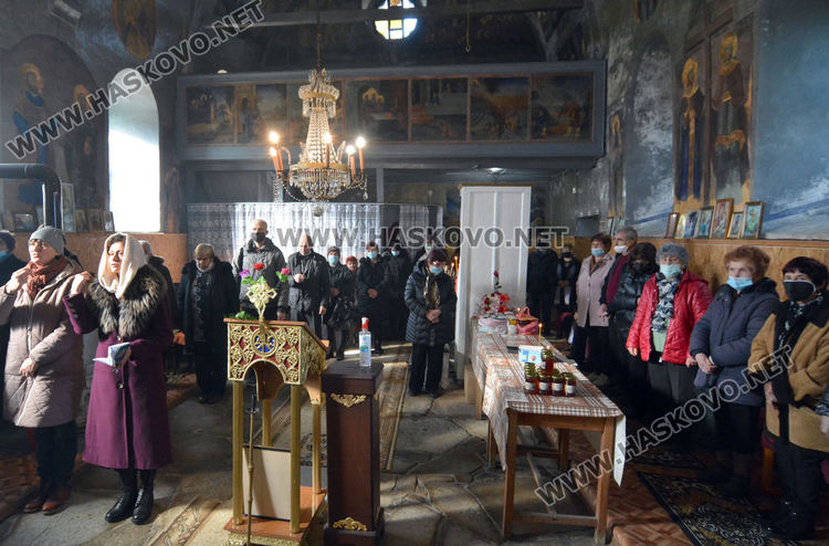 Свети Харалампий се опълчил на крадци, посегнали на църквата в Черногорово