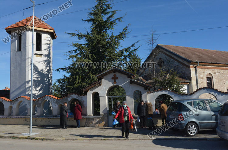 Свети Харалампий се опълчил на крадци, посегнали на църквата в Черногорово