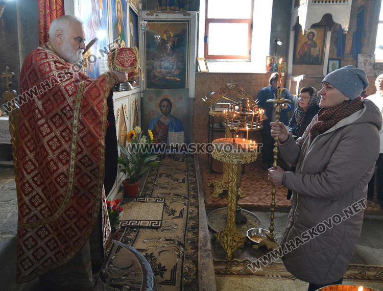 Свети Харалампий се опълчил на крадци, посегнали на църквата в Черногорово