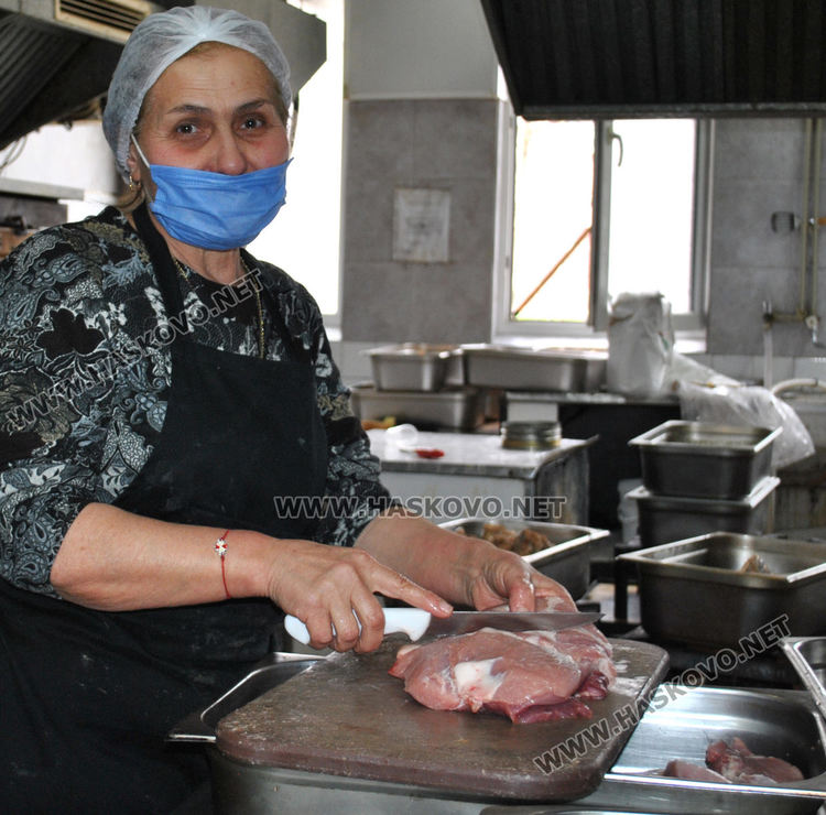 Пиле с ориз и леща за &bdquo;топъл обяд&ldquo; на нуждаещи се в Хасково