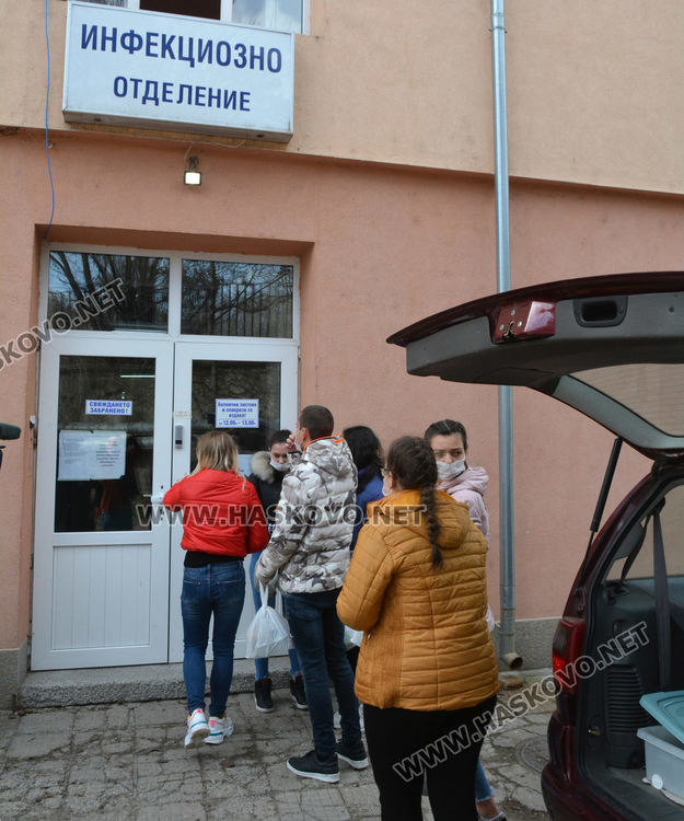 Гимназията по туризъм приготви обяд за медиците в Хасково след дарение от месар