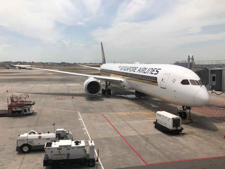 Сингапур еърлайнс започна полети с изцяло ваксиниран екипаж