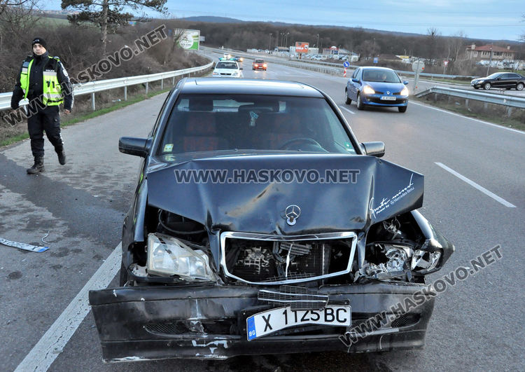 Мъж пострада при катастрофа между Хюндай и Мерцедес