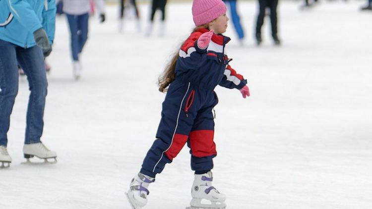 Ледената пързалка в Перник отвори