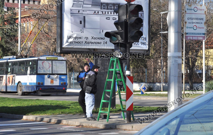 Пежо и Фолксваген се разбиха на кръстовището до Цигарената на неработещ светофар