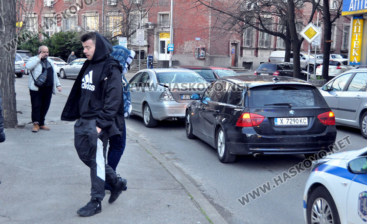 Верижна катастрофа затрудни движението до съда, пострада момиче