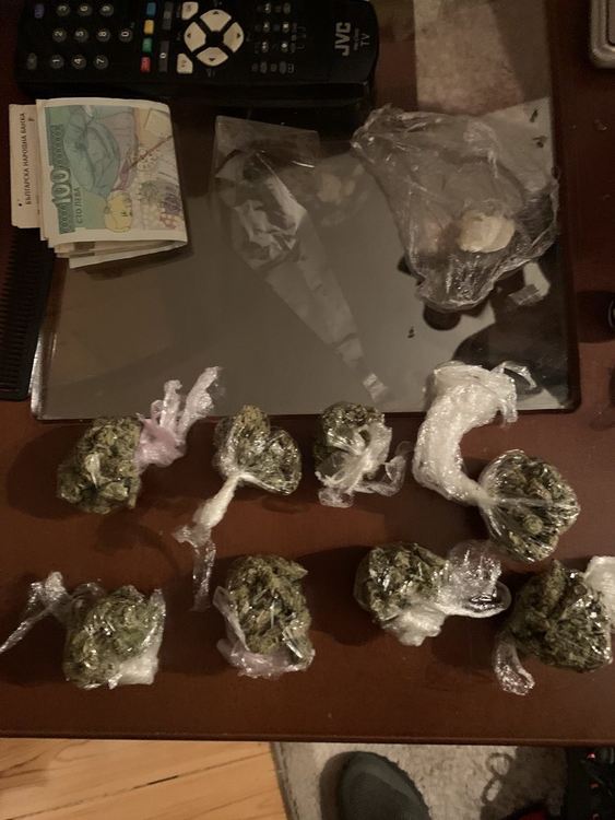 Двама дилъри и техни клиенти са задържани при проверки на полицията в Поповица, Брестовица и Пловдив