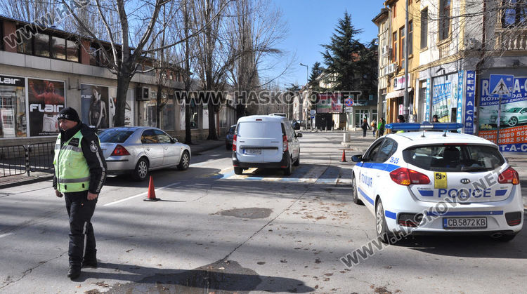Кола на община Хасково блъсна мъж на пешеходна пътека