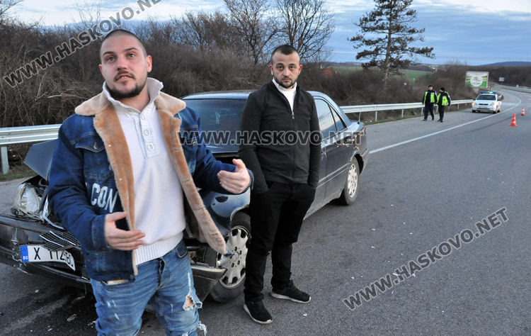 Мерцедесът е шофиран от млад мъж