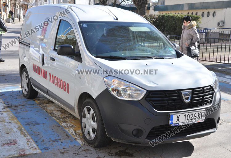 Кола на община Хасково блъсна мъж на пешеходна пътека
