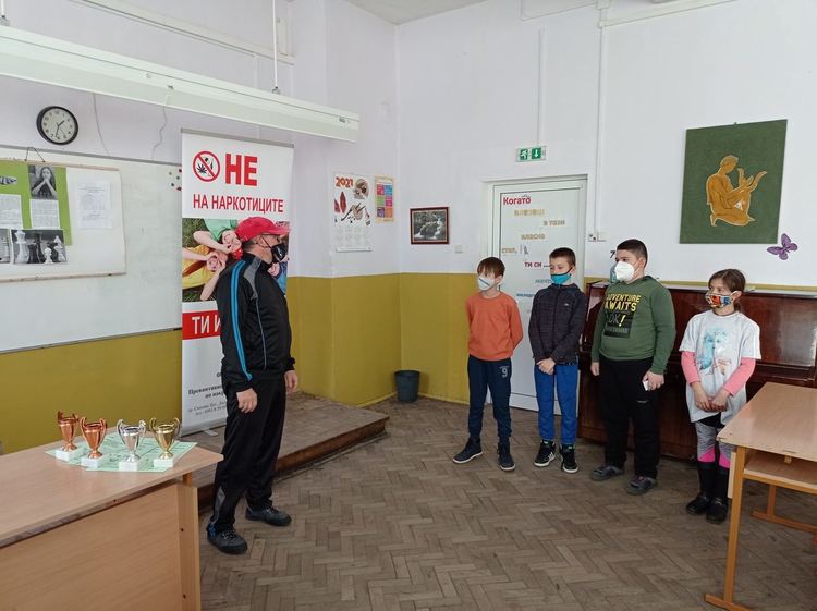 Шахматен турнир и дуел в ОУ "Проф.д-р Асен Златаров" в чест на патрона