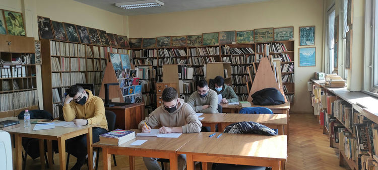 Приключи конкурсът за превод от английски в Месеца на Америка