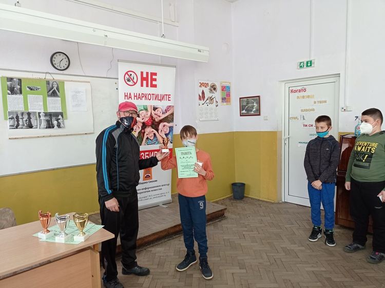 Шахматен турнир и дуел в ОУ "Проф.д-р Асен Златаров" в чест на патрона