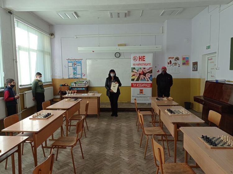 Шахматен турнир и дуел в ОУ "Проф.д-р Асен Златаров" в чест на патрона