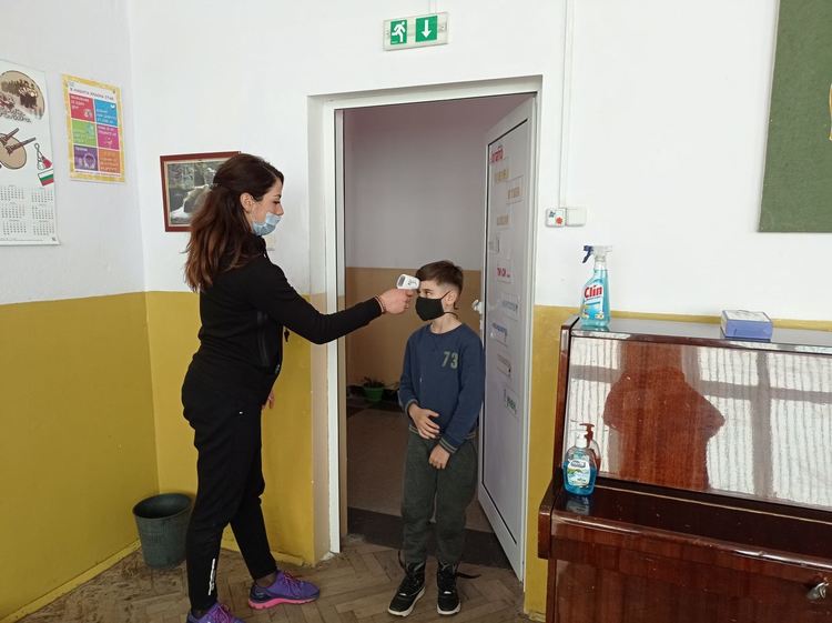 Шахматен турнир и дуел в ОУ "Проф.д-р Асен Златаров" в чест на патрона