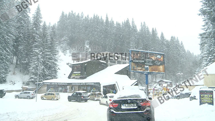 Километрични задръствания на Пампорово заради "летни" шофьори