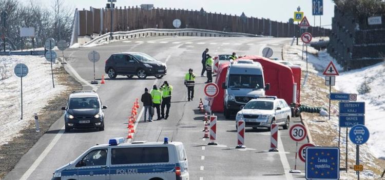 Стотици върнати на границата на Германия с Чехия