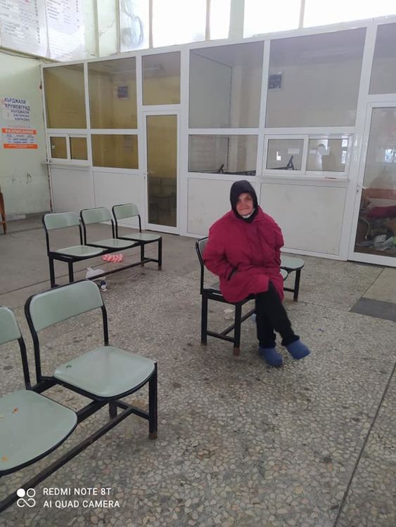 Бездомници и просяци изпълват Автогарата,  касиерите искат дезинфекция