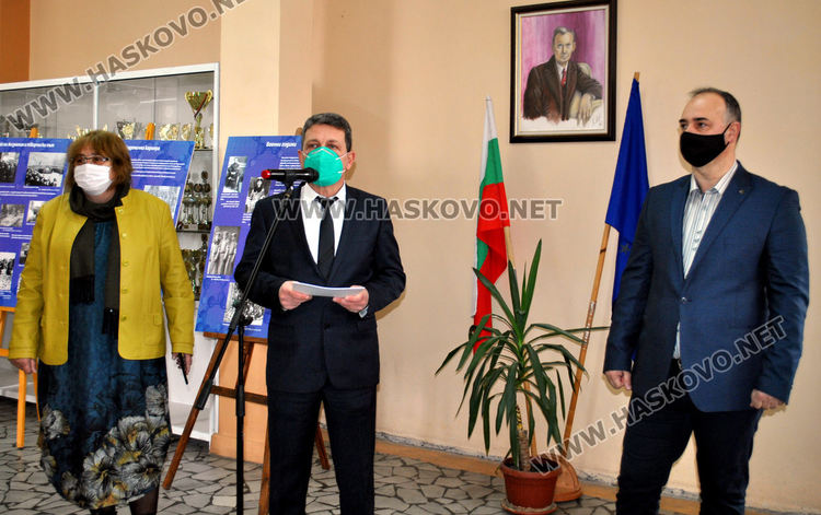 Езиковата гимназия отбеляза 50 г., Ния Ванчева е „Ученик на годината“