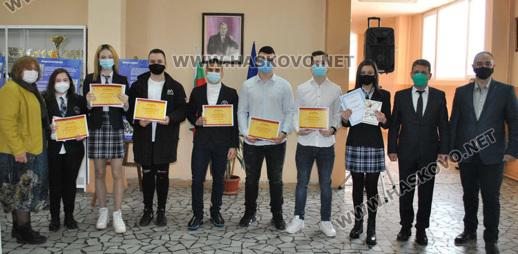 Езиковата гимназия отбеляза 50 г., Ния Ванчева е „Ученик на годината“