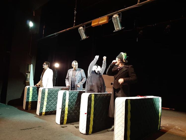 Четирима клошари се развихрят на сцената на Родопския драматичен театър тази вечер