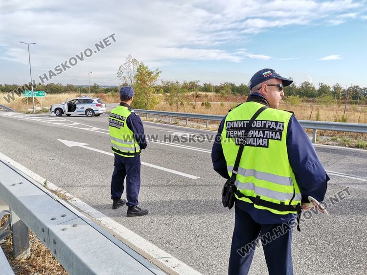 БМВ се завъртя на магистралата и се блъсна в Мерцедес, двама пострадаха