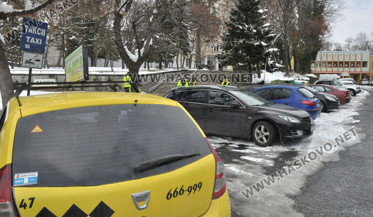 Таксиджии искат разчертаване на пиаците в Хасково и поставяне на знаци с брой места
