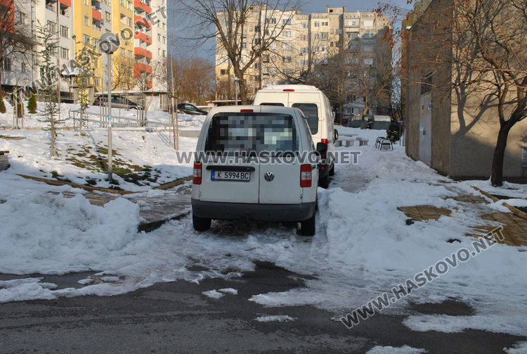 Жители на „Орфей“: Коли паркират в уличка и запречват подстъп за инвалиди