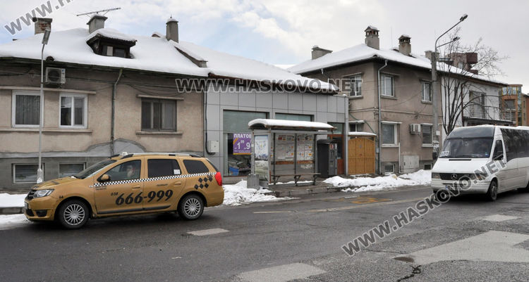 Таксиджии искат разчертаване на пиаците в Хасково и поставяне на знаци с брой места