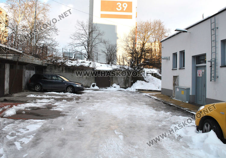 Жители на „Орфей“: Коли паркират в уличка и запречват подстъп за инвалиди