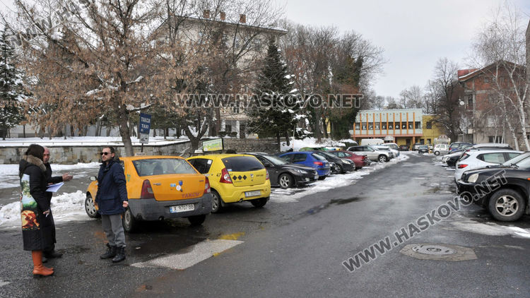 Таксиджии искат разчертаване на пиаците в Хасково и поставяне на знаци с брой места