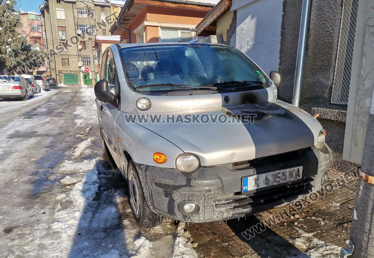 Кола пламна в Хасково, мъж е с изгаряния при пожар в къща