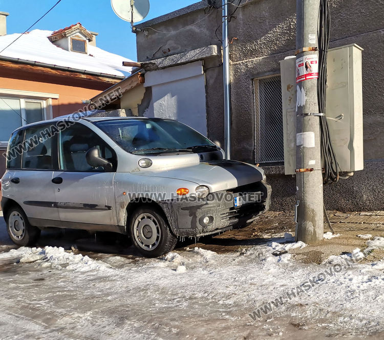 Кола пламна в Хасково, мъж е с изгаряния при пожар в къща