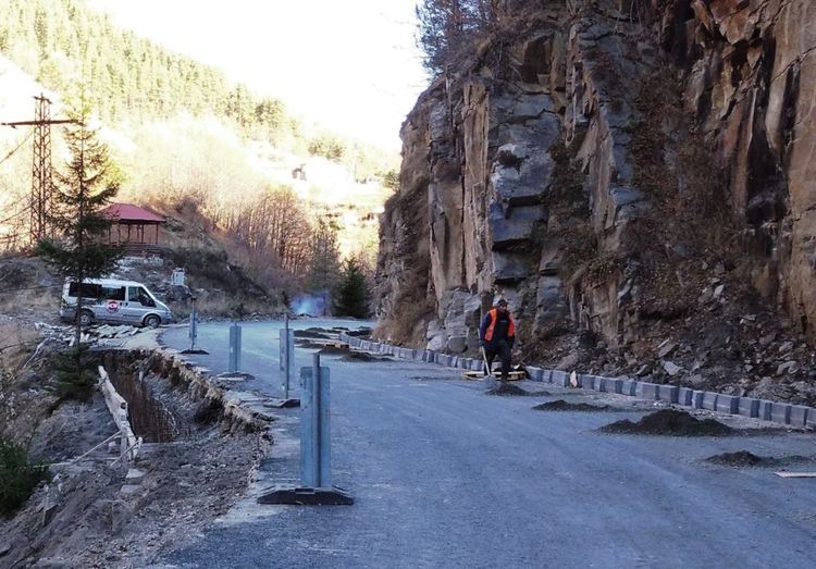 От 24 февруари за взривни работи временно ще се спира движението по пътя за Кръстова гора